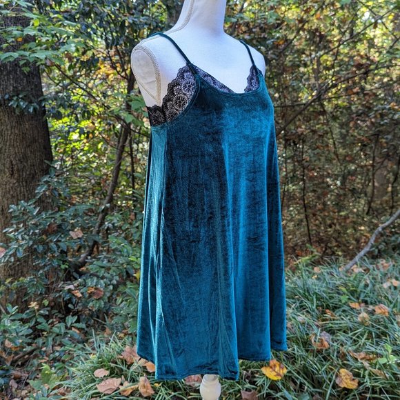 ANTHROPOLOGIE Maronie Velvet Mini Slip Party Dress in Emerald Green Size Medium - Picture 1 of 9